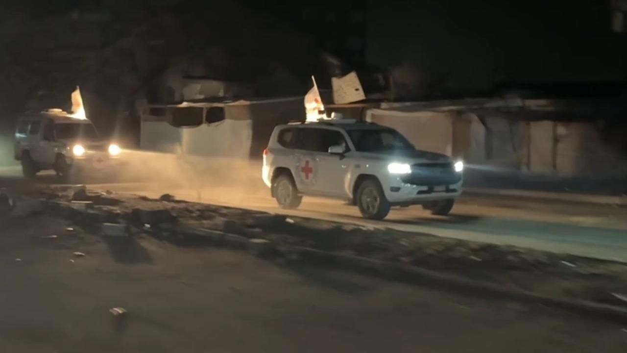 İsrail, Kassam Tugaylarının Kızılhaç'a teslim ettiği esirin cansız bedenini aldı
