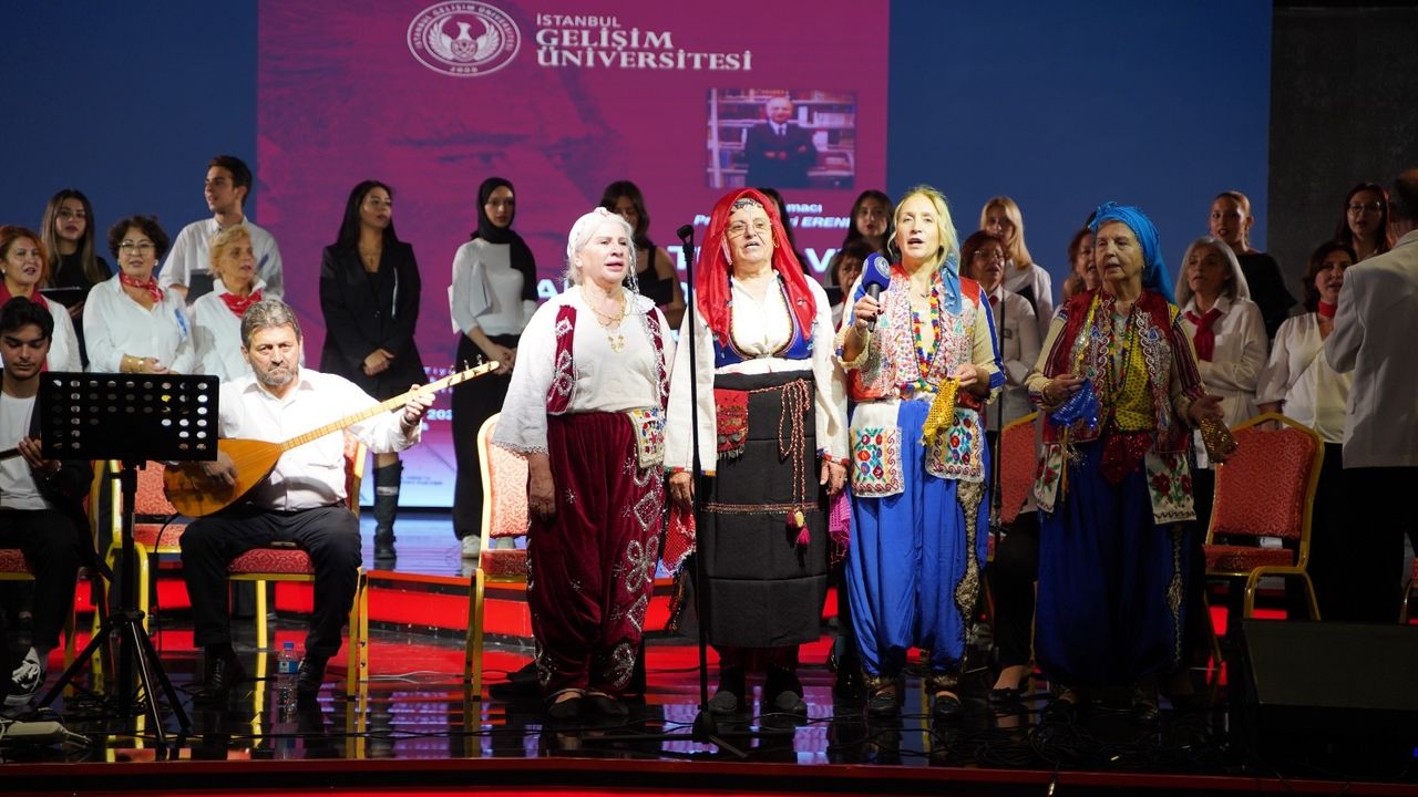 İGÜ’de Gençleşen Türküler’le Cumhuriyet coşkusu