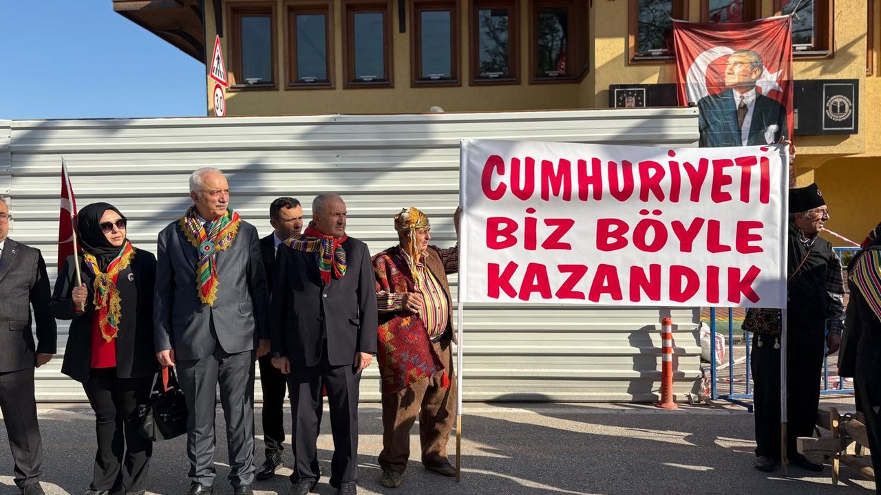 Bursa’da 102. yıla yakışır kutlama!