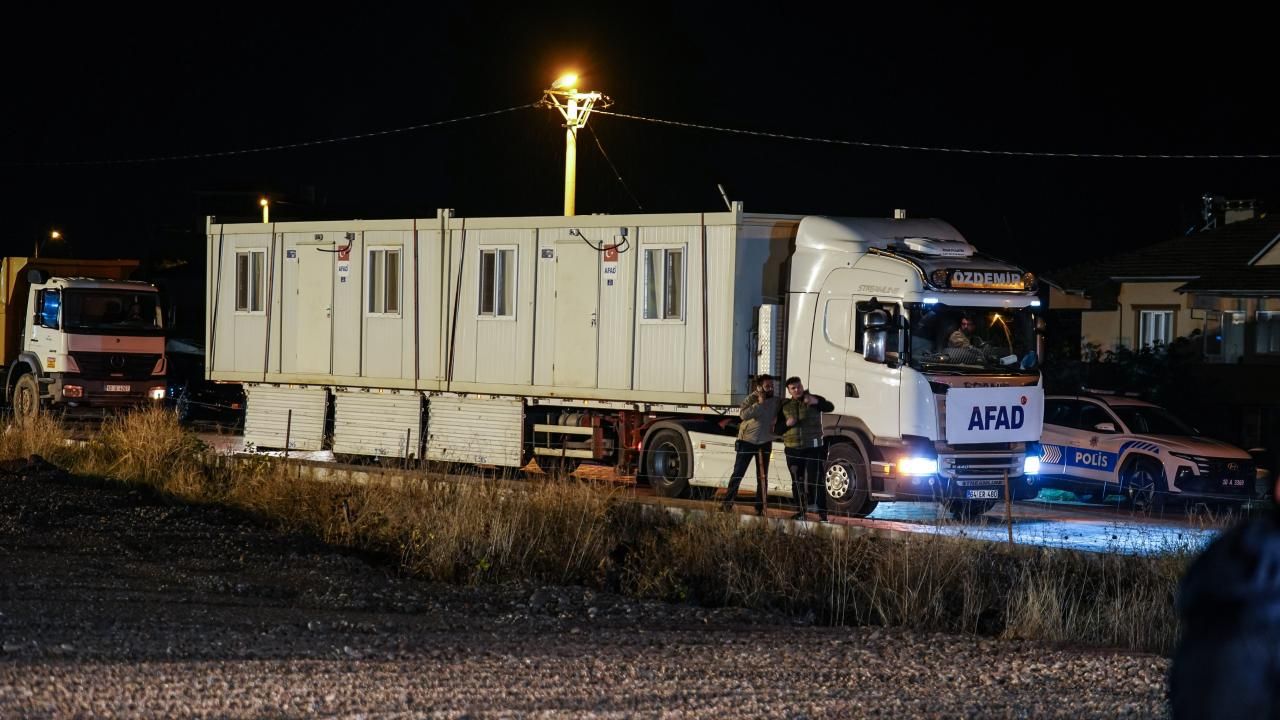 AFAD Başkanı Pehlivan: 100 konteyneri Sındırgı ilçemize ulaştırdık