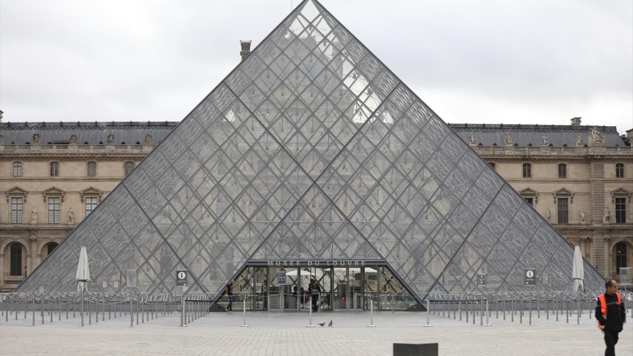 Louvre Müzesi'nde çalınan eserler bulundu mu?