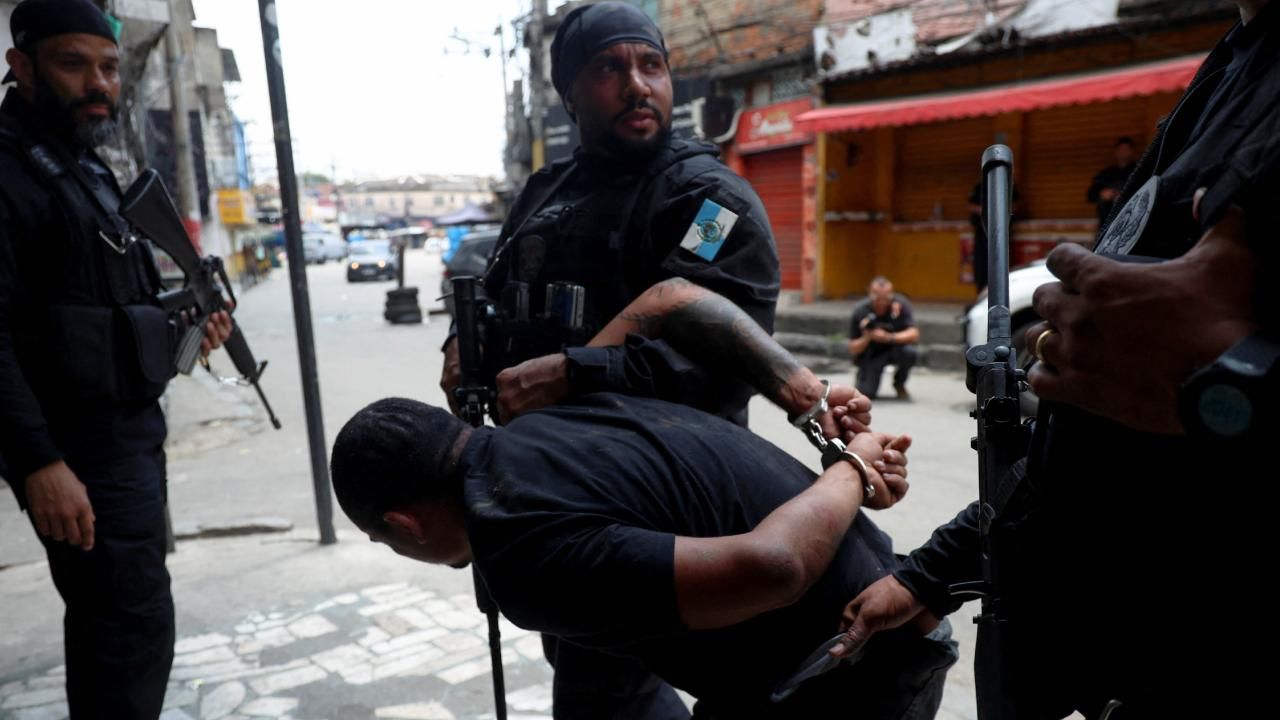 Zehir operasyonunda 4'ü polis en az 60 kişi hayatını kaybetti