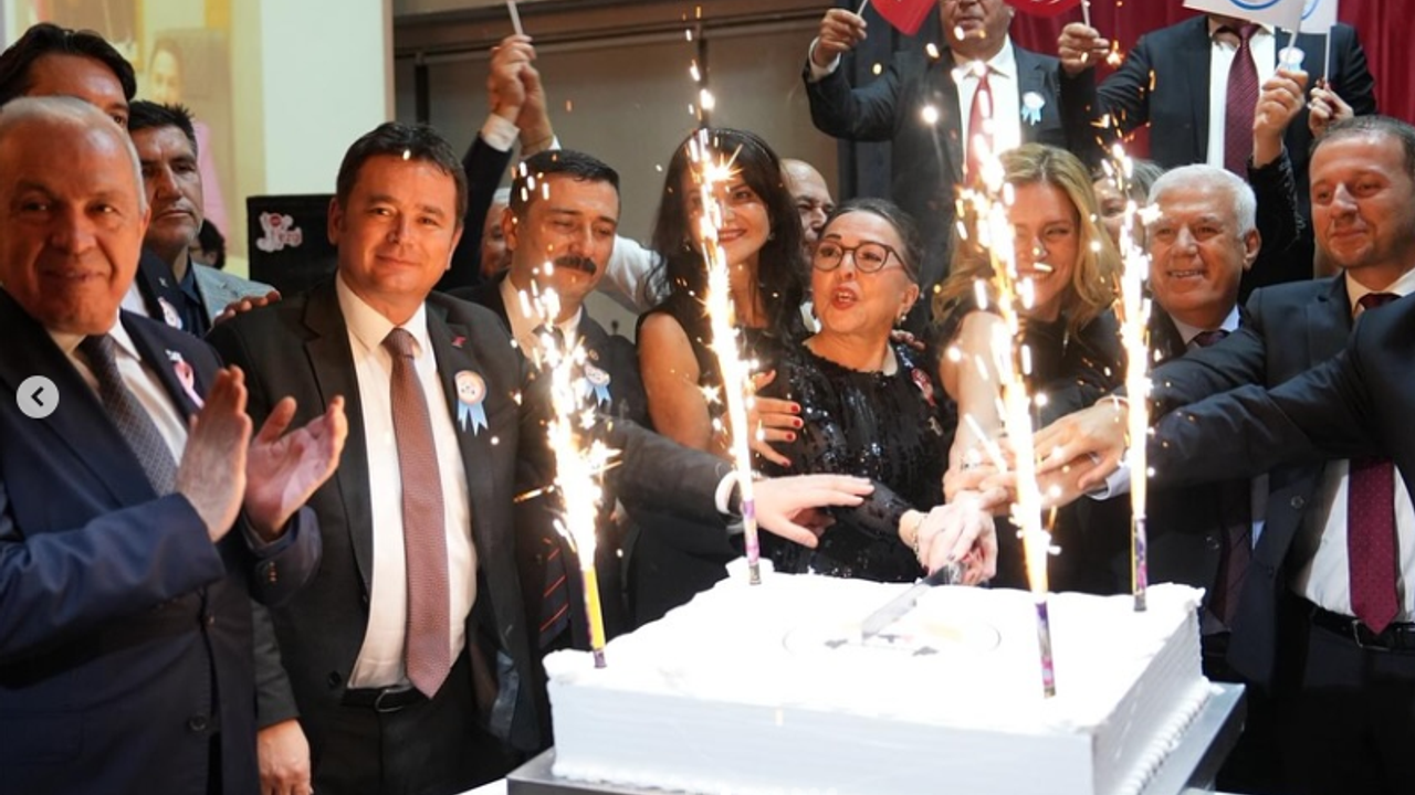 Mestanlı Yöresi Kültür ve Dayanışma Derneği’nin Cumhuriyet Balosu