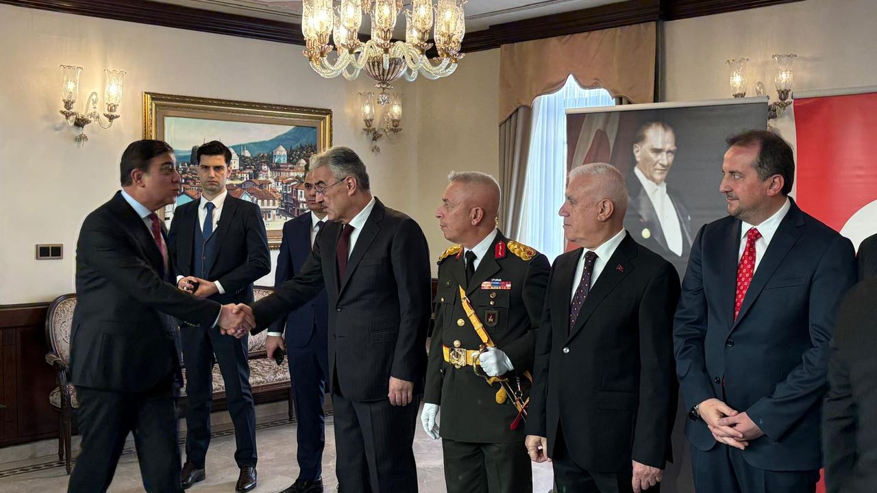 Bursa’da Cumhuriyet Bayramı tebrikleri kabul edildi