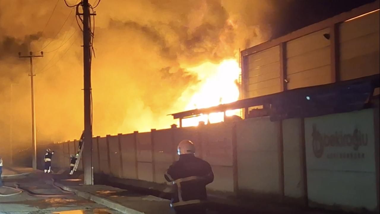 Geri dönüşüm fabrikasında yangın