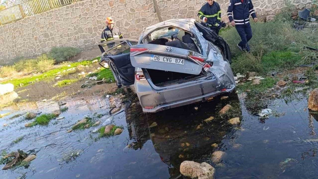Mardin’de otomobil dere yatağına devrildi: 1 ölü, 2 yaralı