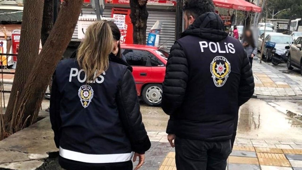 Polisten öğrencilerin yoğun olduğu bölgelerde denetim