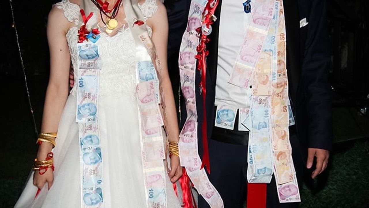 Düğünde taktığı altın geri gelmeyene icra yolu!