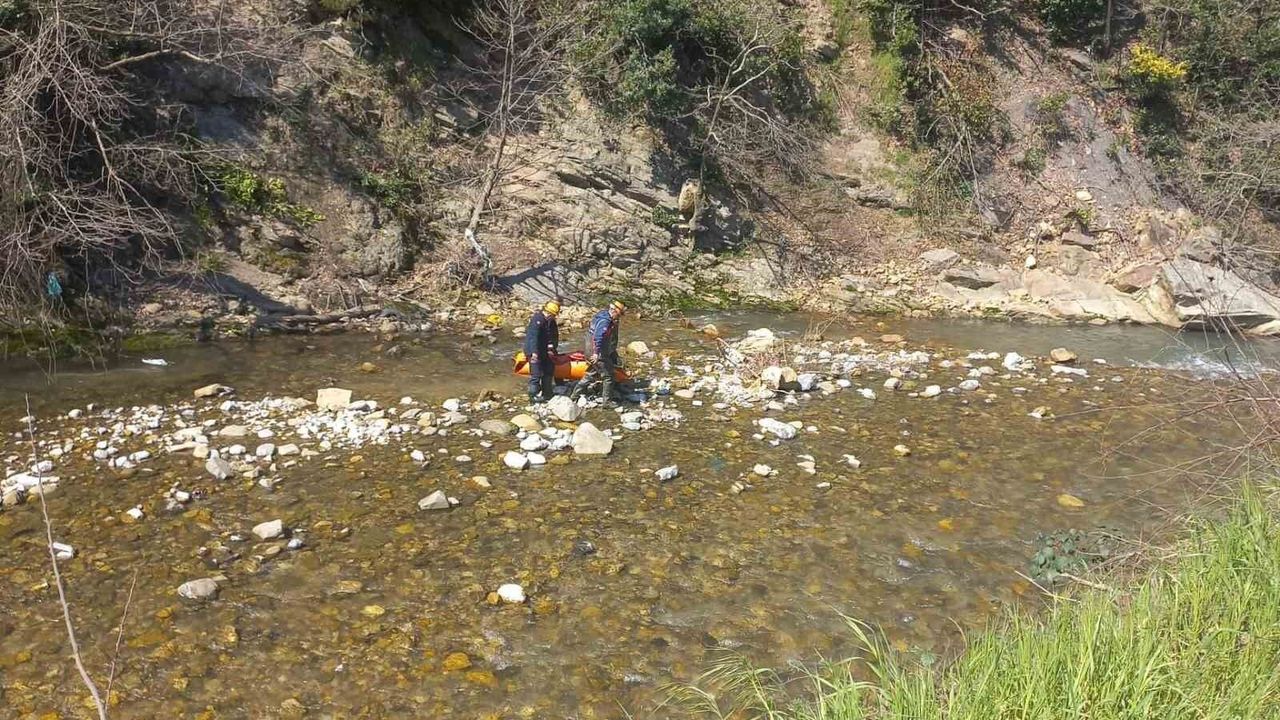 Zonguldak'ta 150 metreden dere yatağına düşen kadın hastaneye kaldırıldı