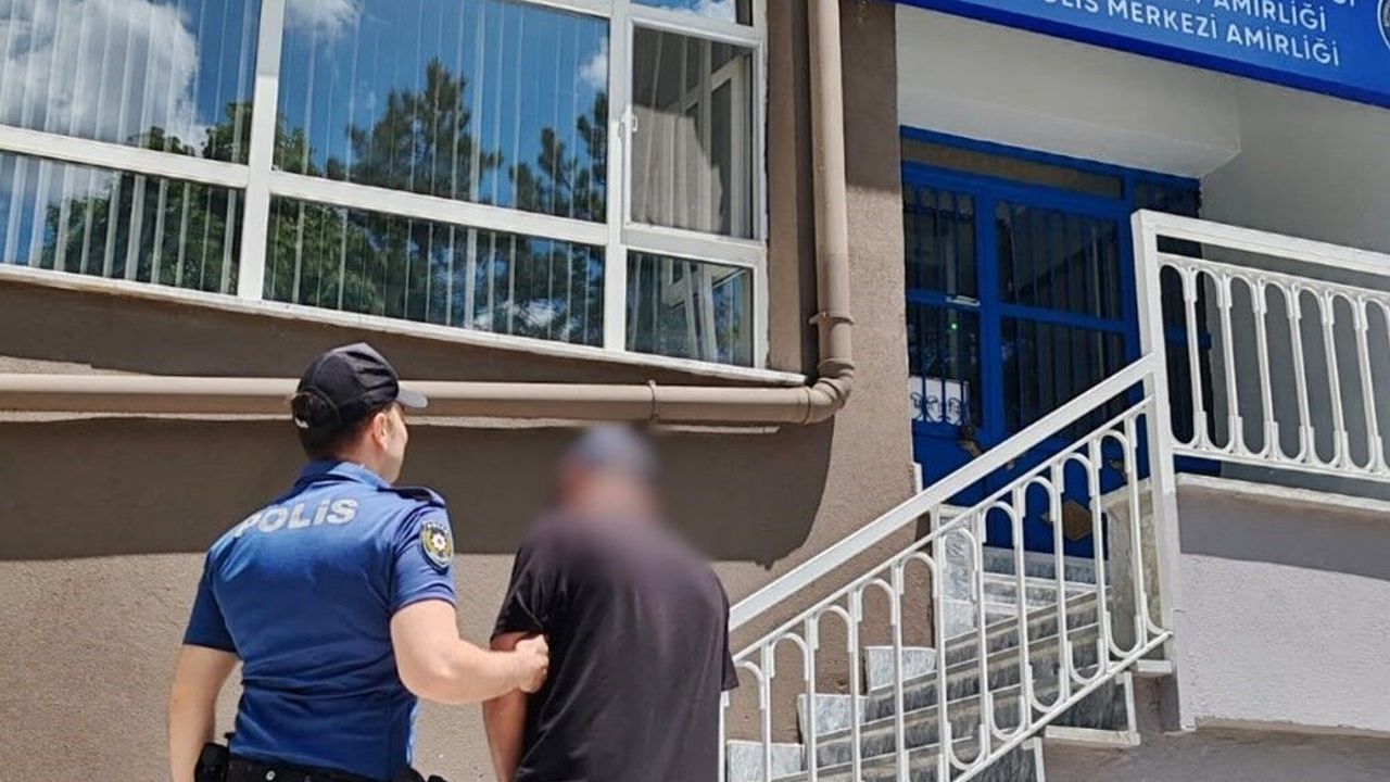 Afyonkarahisar'da aranan şahıs polisten kaçamadı