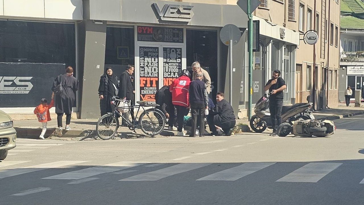 İnegöl'de Motosiklet ve Otomobil Çarpıştı: Sürücü Yaralandı