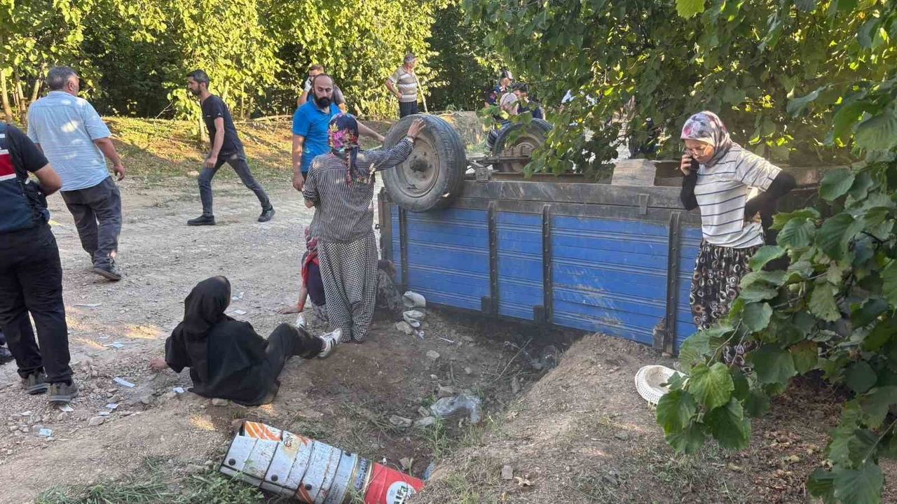 Fındık işçilerini taşıyan traktör devrildi: 18 yaralı