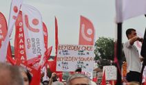 Bursa'da Özgür Özel'in mitingine yoğun ilgi