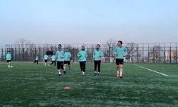 Akşam ezanıyla birlikte düdük çaldı, futbolcular iftara koştu