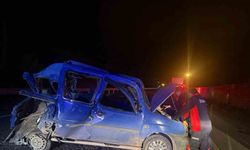 Tır otomobile arkadan çarptı