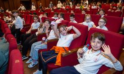 Bursa'da ‘Hansel ve Gretel’ tiyatrosu çocuklarla buluştu