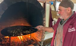 Bursa'da dualı güveçlerden yemek için akın akın geliyorlar