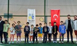 Karacabey Belediyesi Spor Tesisleri'nde minik raketler sahne aldı