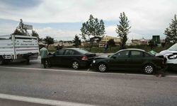 Afyonkarahisar’da zincirleme trafik kazası, 4 dört araç birbirine girdi