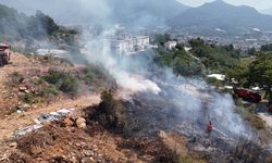 Alanya’da makilik alandaki yangın ormana sıçramadan söndürüldü