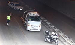 Altgeçitte 3 aracın karıştığı kaza sonucu araç kuyrukları oluştu
