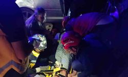 Araçta sıkışan sürücü yaralı olarak çıkarıldı