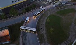 Avcılar’da freni patlayan İETT otobüsü bir başka otobüse çarptı, yol trafiğe kapandı