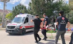 Bahçe duvarından atlarken bacağı demire saplanan çocuğu itfaiye kurtardı