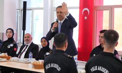 Bakan Yerlikaya, Polis Akademisinde öğrencilerle bir araya geldi