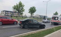 Bursa'da bariyere çarptı yaralandı