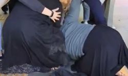 Bayrampaşa’da müzisyen dilencilerin yer kavgası kamerada: Saç saça baş başa girdiler