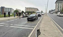 Beylikdüzü’nde kontrolden çıkan araç ters şeride daldı: 1’i ağır 4 yaralı
