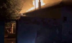 Bursa’da ahır alevlere teslim oldu