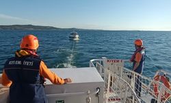 Çanakkale Boğazı’nda makine arızası yaparak sürüklenen tekne kurtarıldı