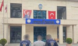 Çeşitli suçlardan aranan şahsı polis yakaladı