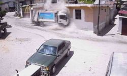 Çöp kamyonunun çarptığı evin yerle bir olduğu anlar kamerada