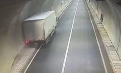 Direksiyon hakimiyetini kaybeden kamyon tünel duvarına çarptı