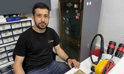 Duman çıkan bataryaları suyla söndürmeye çalıştı