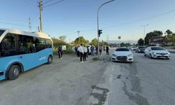 Düzce’de otomobil ışıklarda duran halk otobüsüne çarptı: 6 yaralı