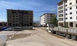 İnşatta fenalaşan işçiye vinç yardımıyla müdahale edildi