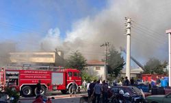 Oyuncak dükkanında çıkan yangını itfaiye ekibi söndürdü
