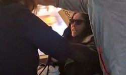 İstanbul’da tramvayda yolcuların koltuk kavgası kamerada