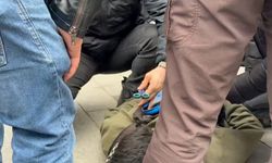 İzinsiz yürümek isteyen gruba polis müdahalesi, göstericinin çantasından makas çıktı