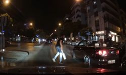 İzmir’de ’döner bıçaklı’ trafik kavgası kamerada