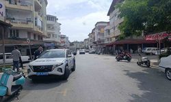 Kamyonete çarpmamak için frene bastı, elektrikli bisikletiyle devrildi: 1 yaralı