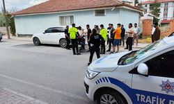 Kulu’da park halindeki cipe çarpan motosikletli yaralandı