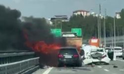 Kuzey Marmara Otoyolu’nda zincirleme  kaza sonrası 2 araç yandı