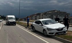 Bursa'da minibüs ile otomobil çarpıştı : 1 yaralı