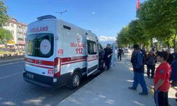 Motosiklet babaanne ile torununa çarptı: 3 yaralı