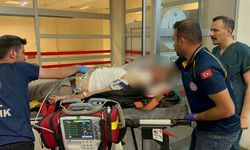 Motosiklet bariyerlere çarptı: 1 ağır yaralı